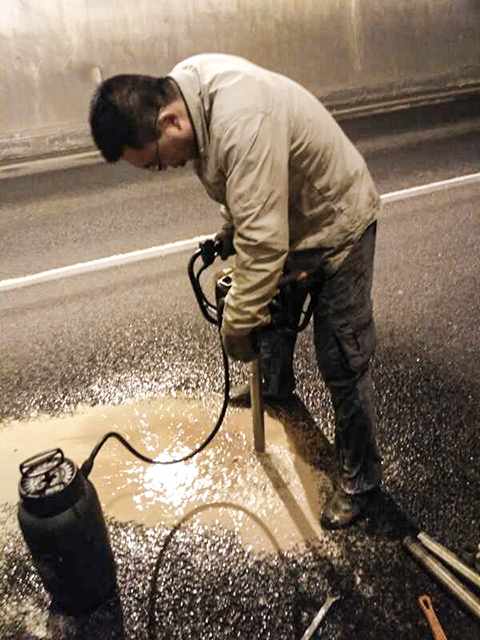 紹爾背包鉆機.jpg 紹爾背包鉆機.jpg