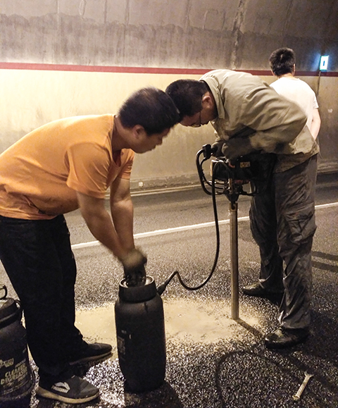 紹爾鉆機.jpg 紹爾鉆機.jpg