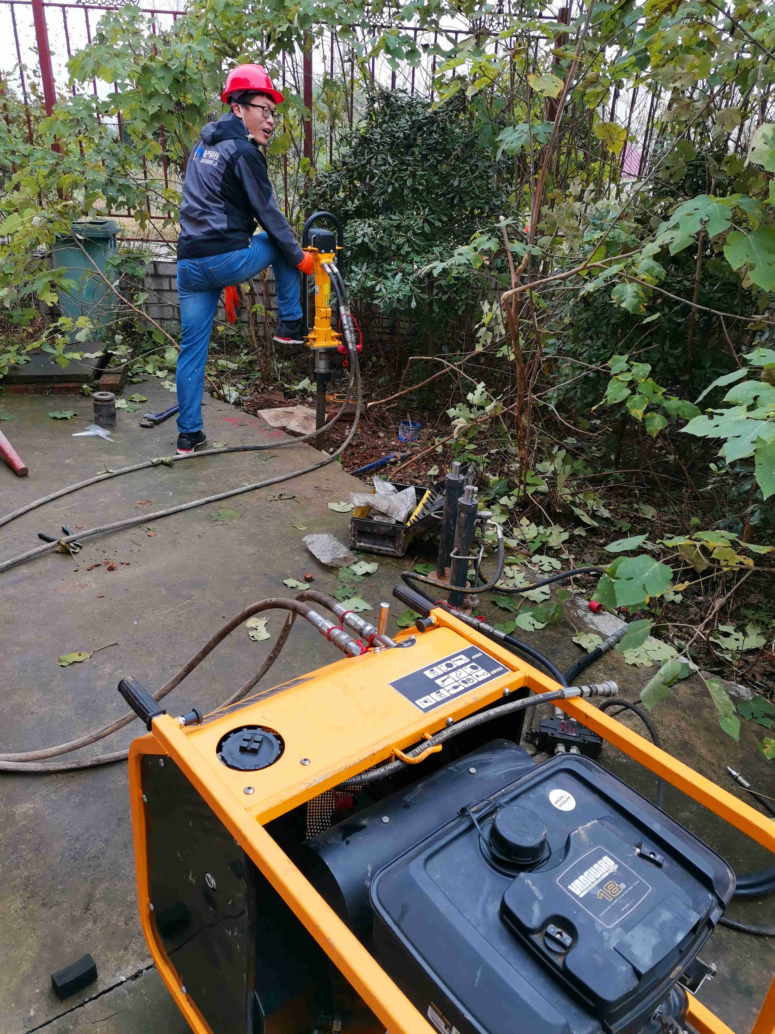 鉆進.jpg 鉆進.jpg