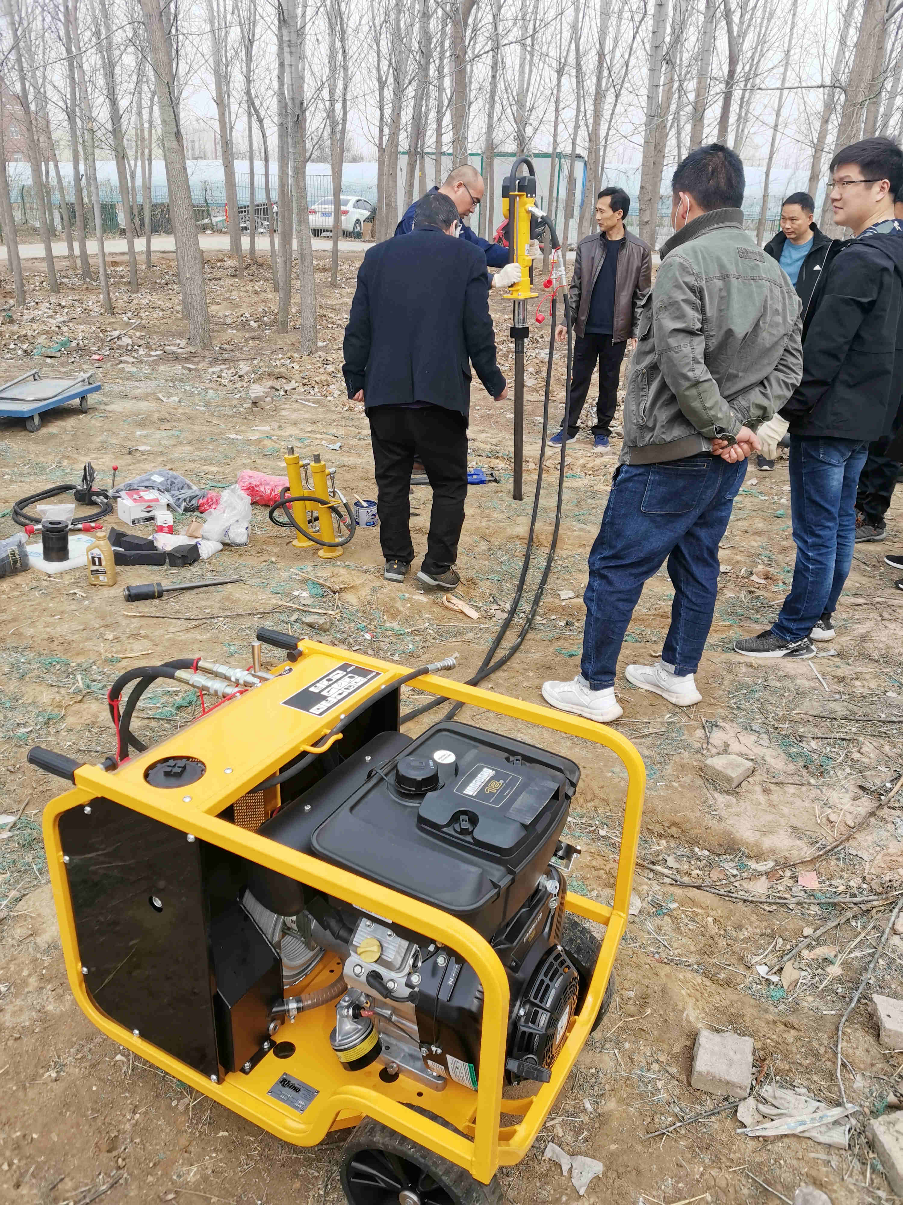 客戶操作鉆進(jìn)_副本.jpg 客戶操作鉆進(jìn)_副本.jpg