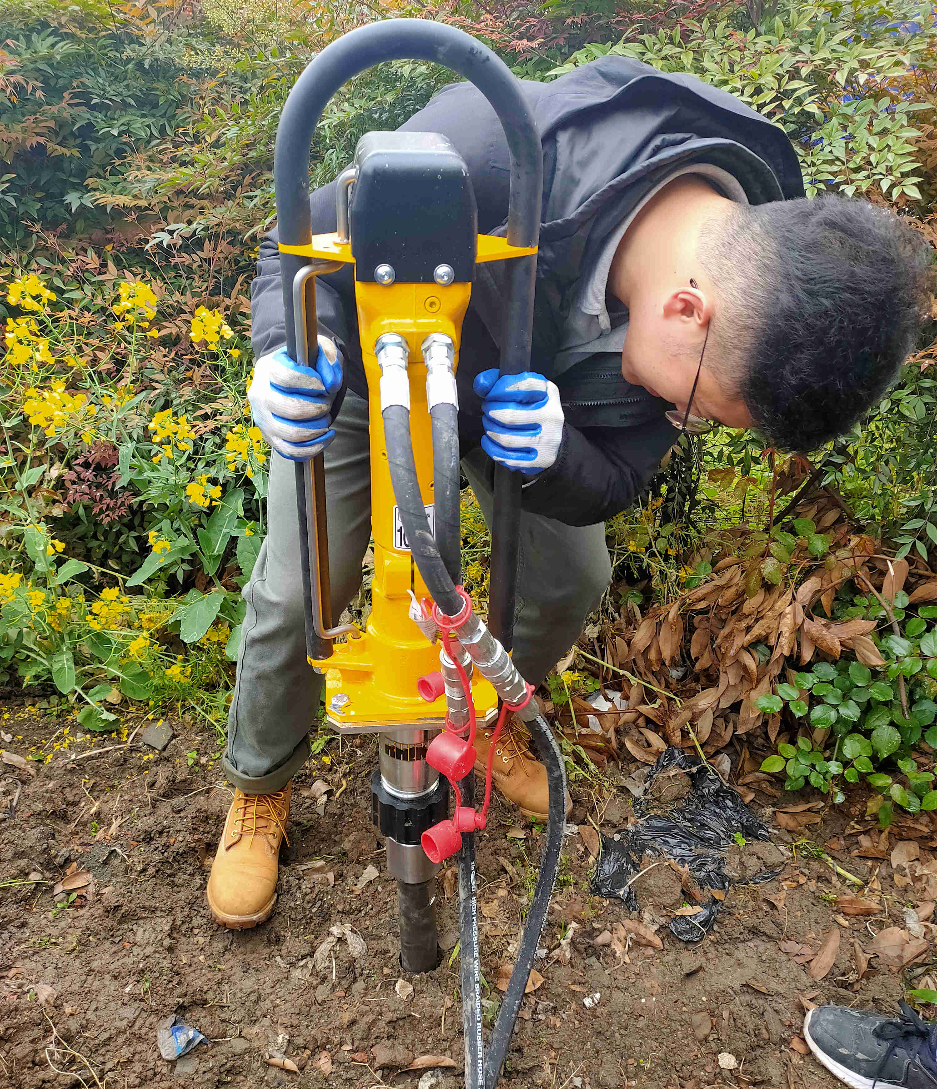 9客戶鉆進照片_副本.jpg 9客戶鉆進照片_副本.jpg