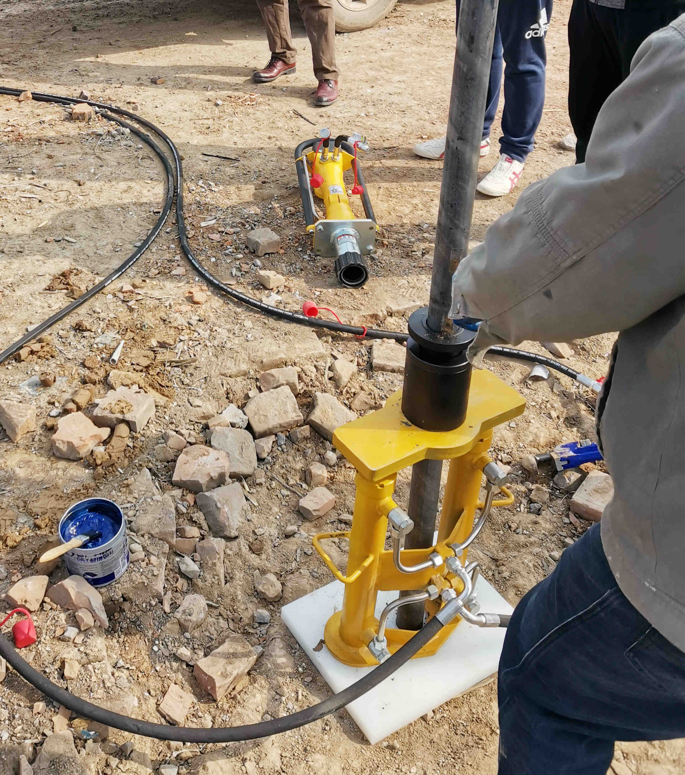 起拔鉆桿_副本.jpg 起拔鉆桿_副本.jpg