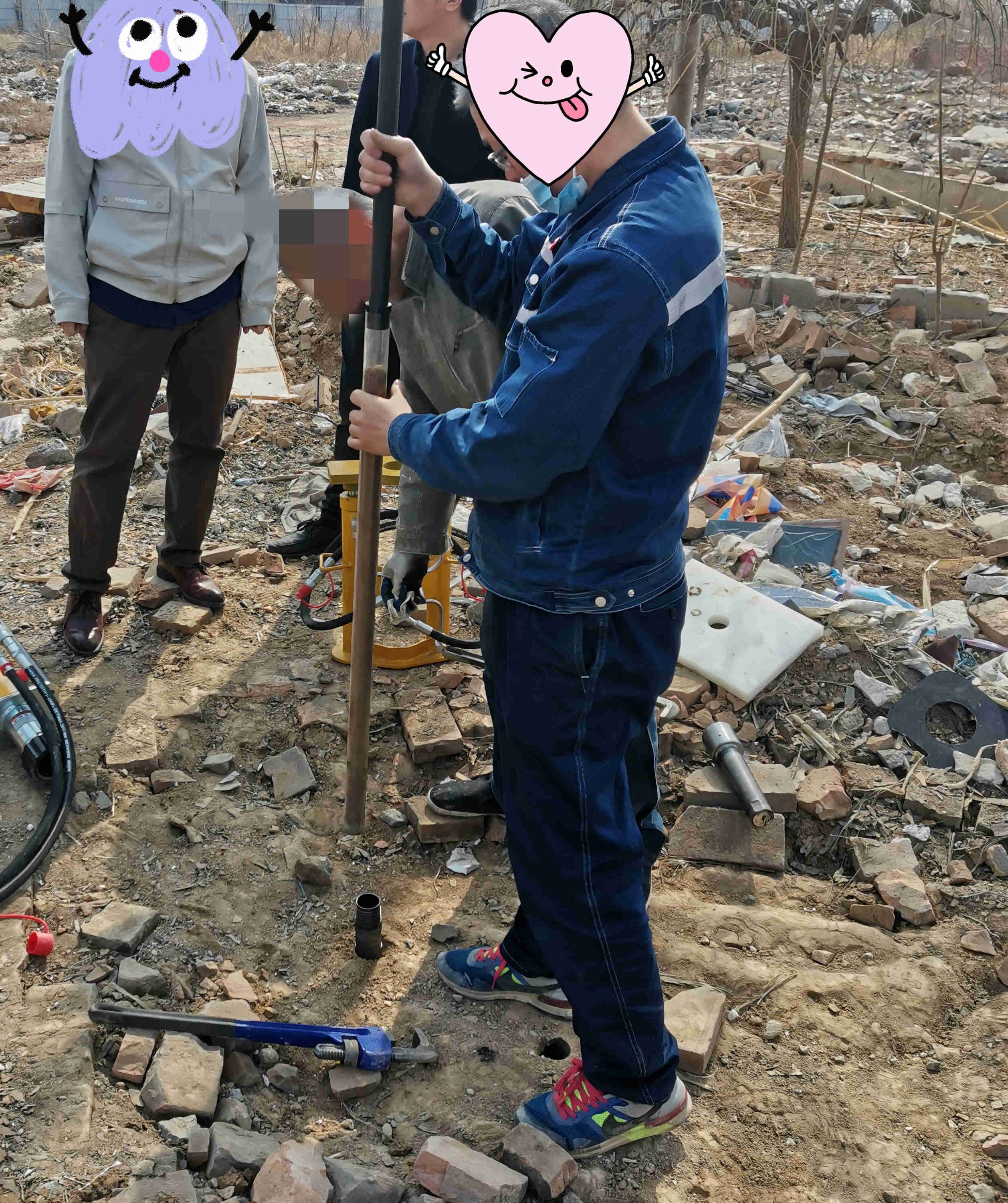 提取巖芯.jpg 提取巖芯.jpg