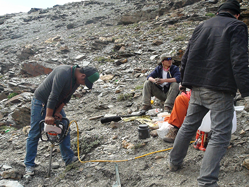 背包巖芯鉆機(jī)采樣.jpg 背包巖芯鉆機(jī)采樣.jpg