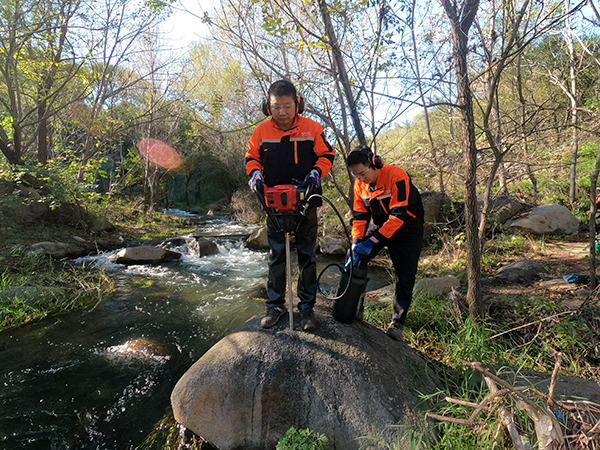 紹爾背包鉆機.jpg 紹爾背包鉆機.jpg