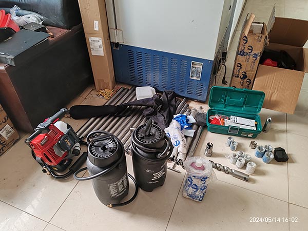 巖芯取樣鉆機(jī).jpg 巖芯取樣鉆機(jī).jpg