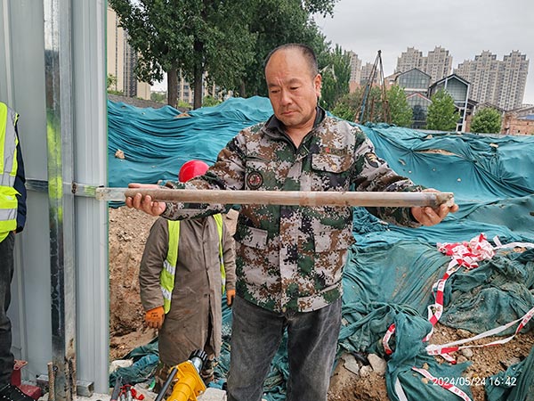 犀牛取土鉆機采集的樣品.jpg 犀牛取土鉆機采集的樣品.jpg