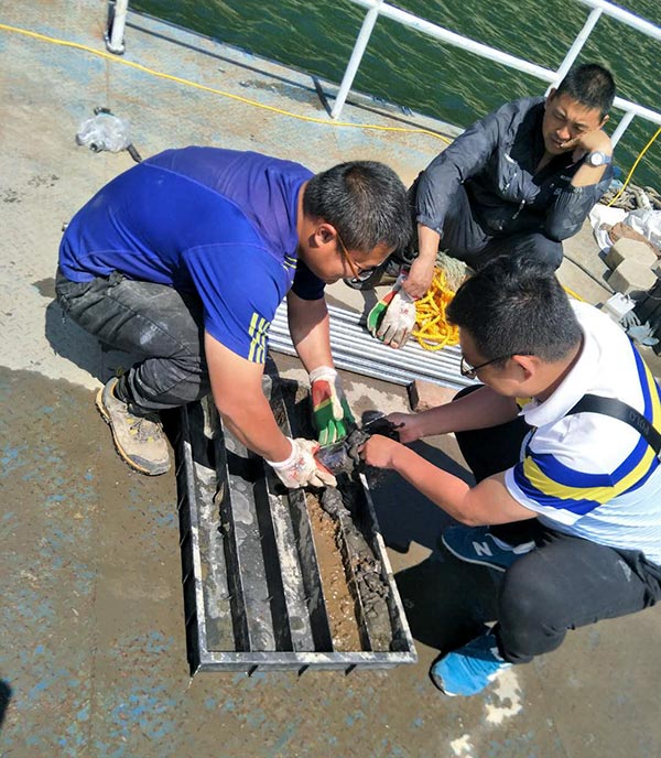 底泥取樣.jpg 底泥取樣.jpg