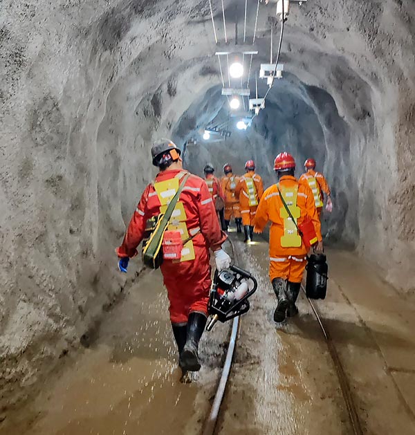 紹爾鉆機(jī)可以在隧道中使用.jpg 紹爾鉆機(jī)可以在隧道中使用.jpg