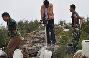 晉陽(yáng)縣趙莊白云巖礦區(qū)進(jìn)行槽探取樣