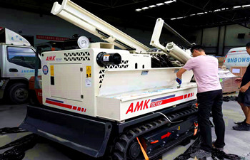 TEC-15液壓直推鉆機(jī)培訓(xùn)演示 TEC-15液壓直推鉆機(jī)培訓(xùn)演示