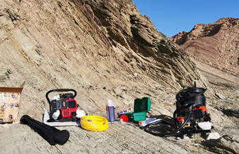 紹爾巖心背包鉆機(jī)交付演示 紹爾巖心背包鉆機(jī)交付演示