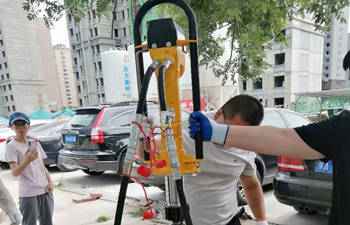 液壓犀牛取土鉆機(jī)完成培訓(xùn)