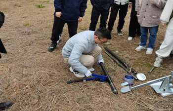 犀牛S1土壤取樣鉆機(jī)演示交付進(jìn)行中 犀牛S1土壤取樣鉆機(jī)演示交付進(jìn)行中