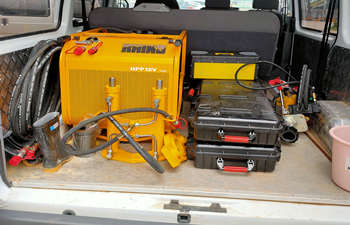 犀牛液壓取土鉆機在農業(yè)上的使用