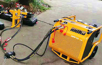 犀牛液壓取樣鉆機(jī)年前的一次交付 犀牛液壓取樣鉆機(jī)年前的一次交付