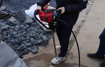 關(guān)于紹爾巖芯取樣鉆機(jī)交付的記錄