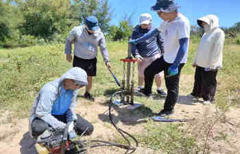 關(guān)于小型犀牛土壤鉆機(jī)的交付