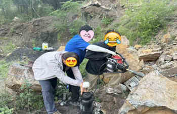 關(guān)于巖芯取樣鉆機(jī)的交付